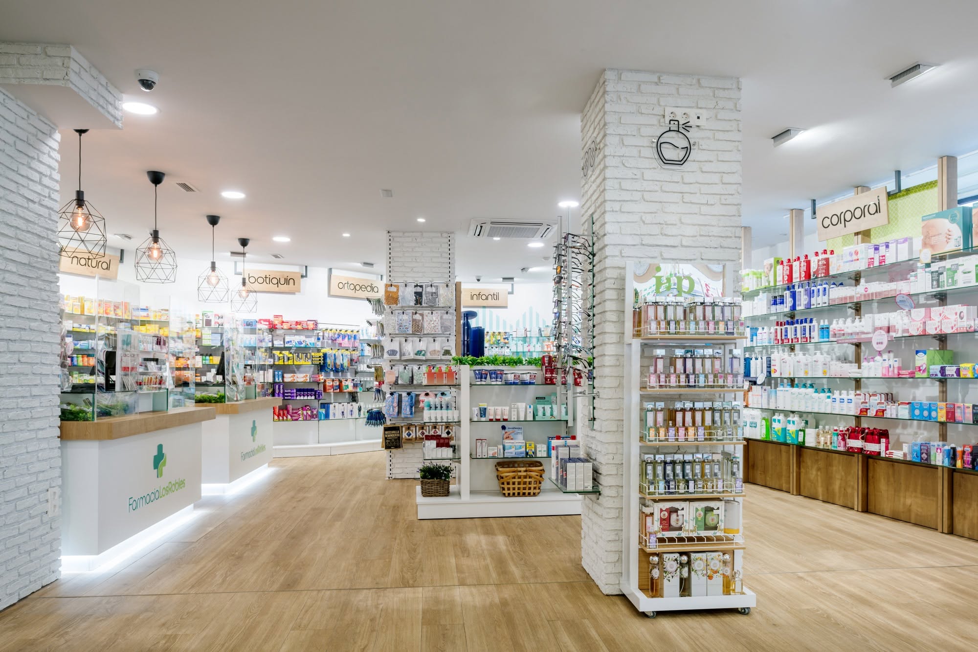 Interior Farmacia Los Robles Lanzarote